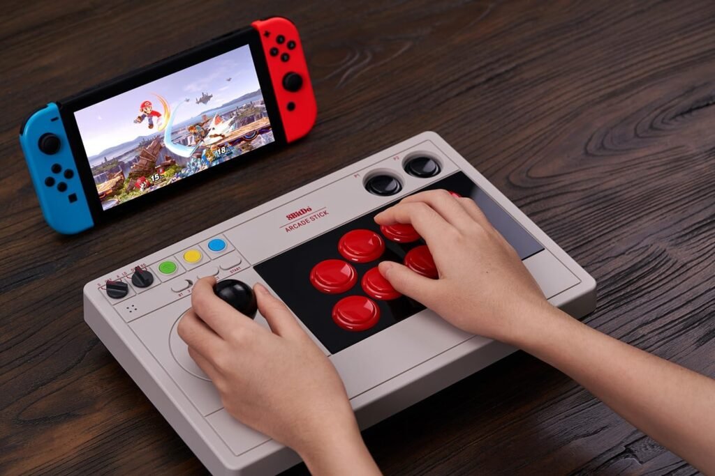 Mando arcade retro con joystick y botones rojos usado con Nintendo Switch, controlador clásico para videojuegos de lucha y arcade