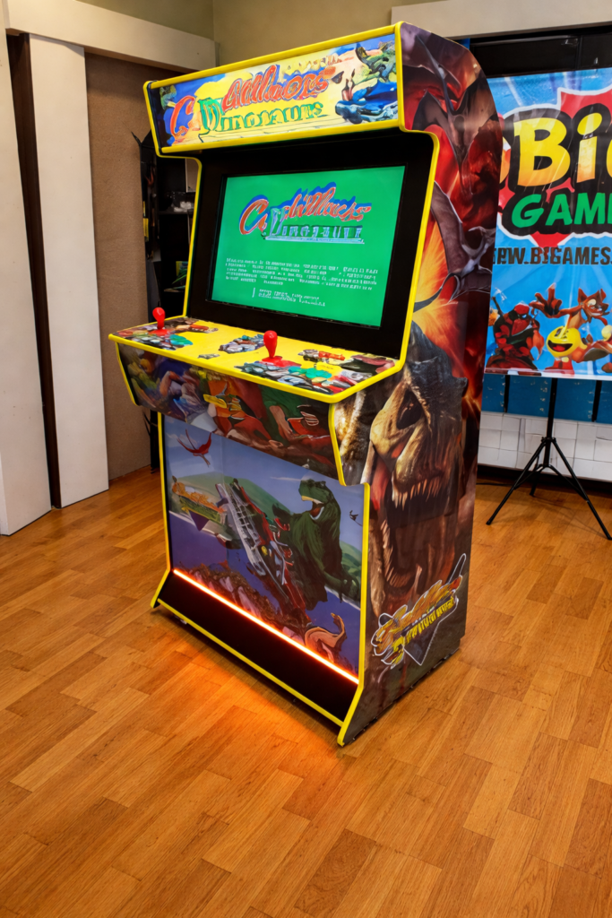máquina arcade Cadillacs and Dinosaurs recreativa retro de Capcom con doble joystick y pantalla en cabinet arcade
