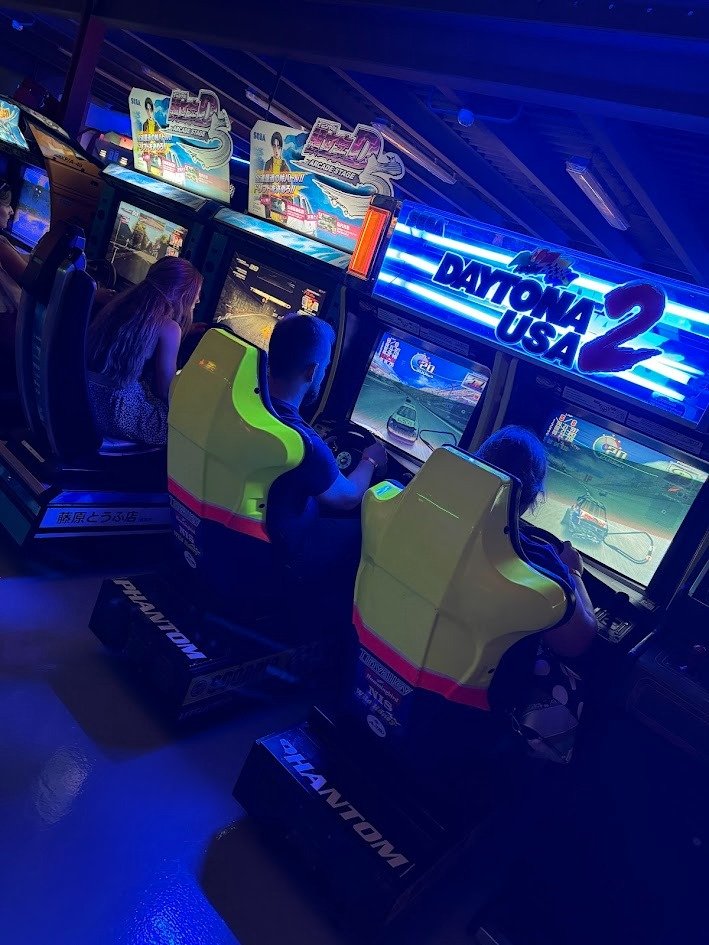 Máquinas Daytona USA 2 originales en Arcade Planet Sevilla