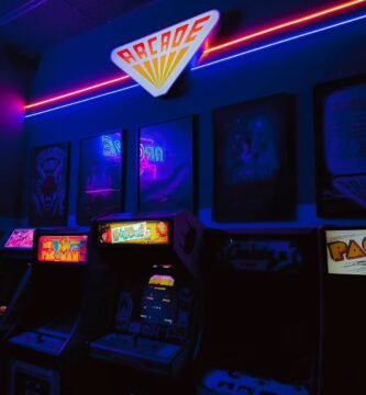 Rótulo Arcade y máquinas recreativas originales en Arcade Planet Sevilla