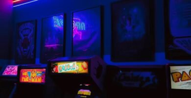 Rótulo Arcade y máquinas recreativas originales en Arcade Planet Sevilla