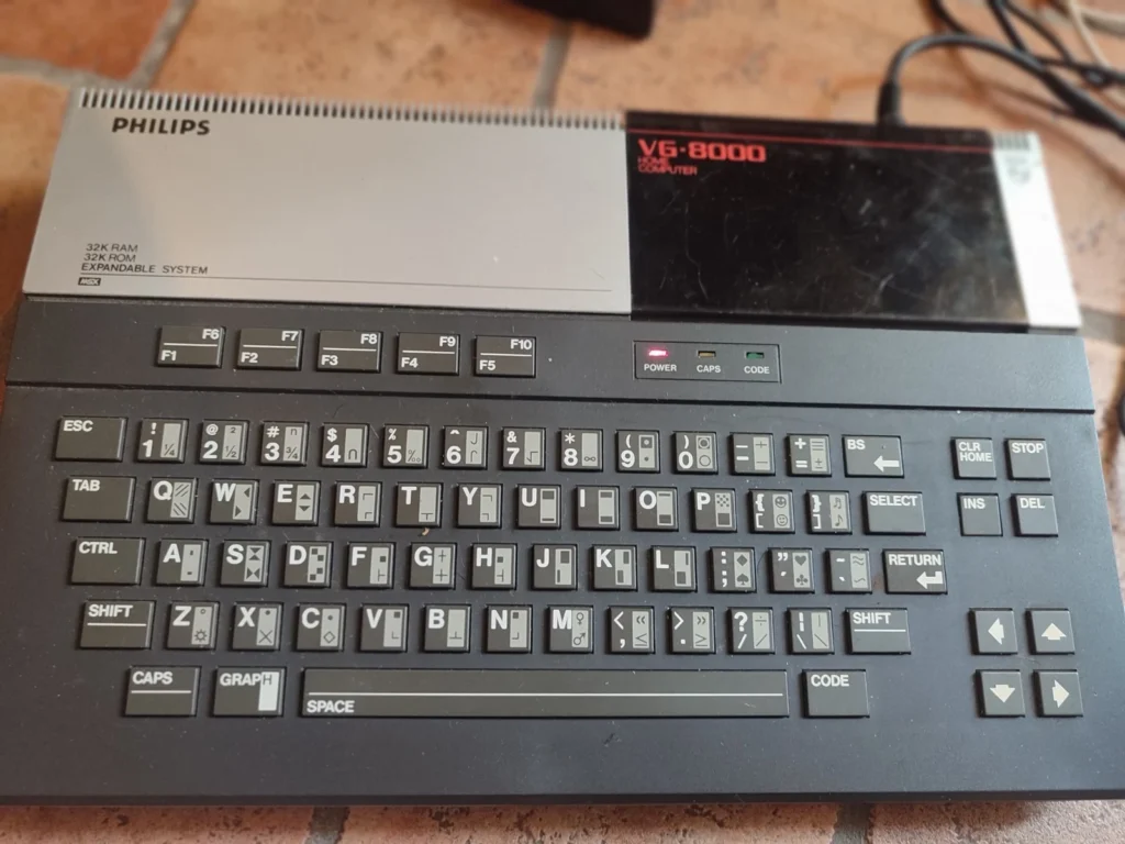 Philips MSX VG8000 teclado y parte superior
