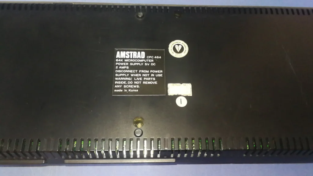 Etiqueta posterior del monitor Amstrad GT65