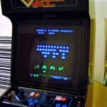 Mueble recreativo clásico de Space Invaders de finales de los años 70