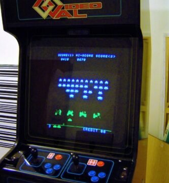 Mueble recreativo clásico de Space Invaders de finales de los años 70